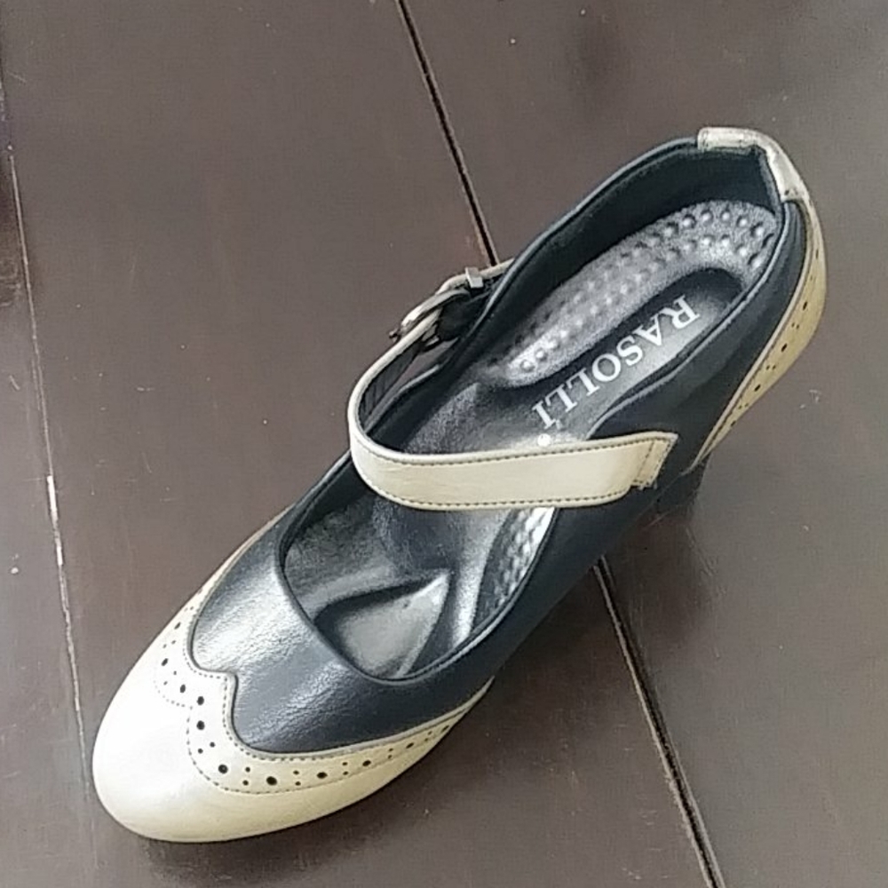 Dress shoes